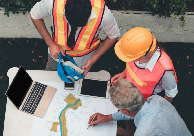 Engineers and contractor talking